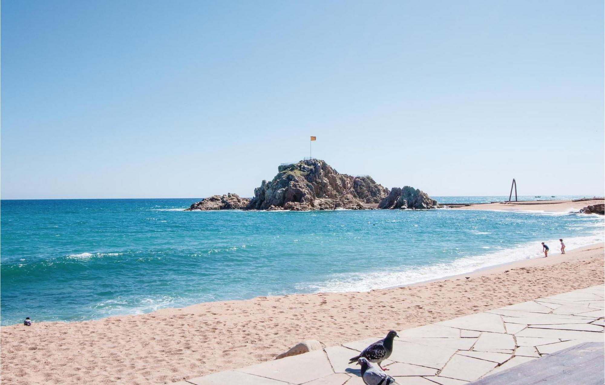 2 Bedroom Cozy Apartment In Blanes Exterior foto