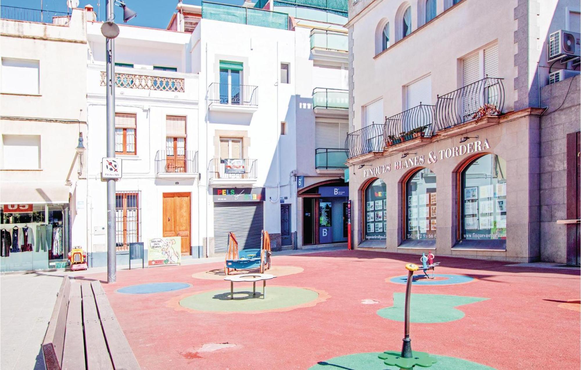 2 Bedroom Cozy Apartment In Blanes Exterior foto